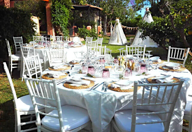 Photo of the wedding tables on th elawn of the Holiday villa